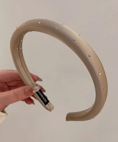 スタッズ付き サテンカチューシャ 韓国風 おしゃれ 清楚カチューシャ レディース 大人可愛い ヘアアクセサリー 痛くない 髪飾り シンプル ヘアアレンジ トレンド 88CXH-139