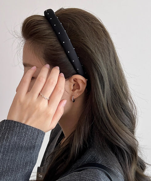 スタッズ付き サテンカチューシャ 韓国風 おしゃれ 清楚カチューシャ レディース 大人可愛い ヘアアクセサリー 痛くない 髪飾り シンプル ヘアアレンジ トレンド 88CXH-139