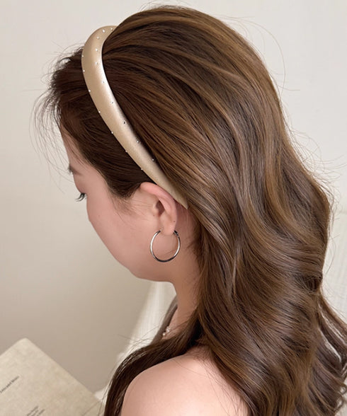 スタッズ付き サテンカチューシャ 韓国風 おしゃれ 清楚カチューシャ レディース 大人可愛い ヘアアクセサリー 痛くない 髪飾り シンプル ヘアアレンジ トレンド 88CXH-139