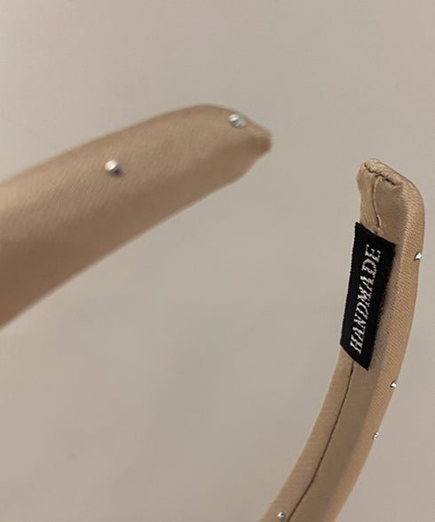 スタッズ付き サテンカチューシャ 韓国風 おしゃれ 清楚カチューシャ レディース 大人可愛い ヘアアクセサリー 痛くない 髪飾り シンプル ヘアアレンジ トレンド 88CXH-139