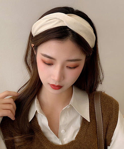ツイスト ワイドカチューシャ 小顔洗顔 おしゃれ 幅広カチューシャ レディース 大人可愛い ヘアアクセサリー 痛くない 髪飾り シンプル ヘアアレンジ トレンド 88CXH-143