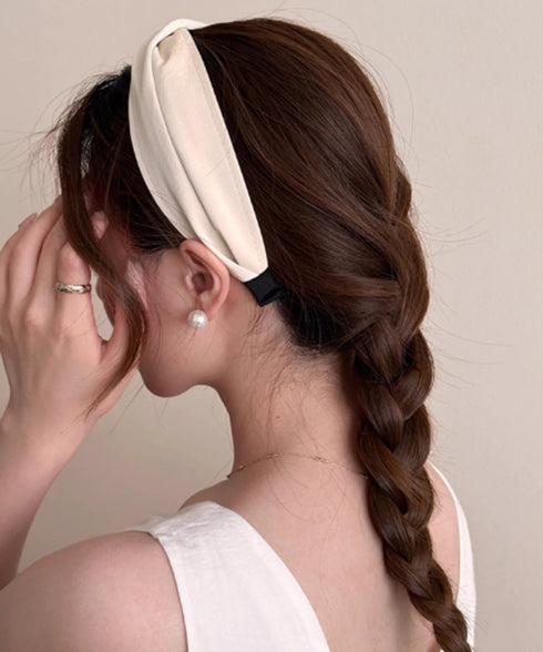 ツイスト ワイドカチューシャ 小顔洗顔 おしゃれ 幅広カチューシャ レディース 大人可愛い ヘアアクセサリー 痛くない 髪飾り シンプル ヘアアレンジ トレンド 88CXH-143