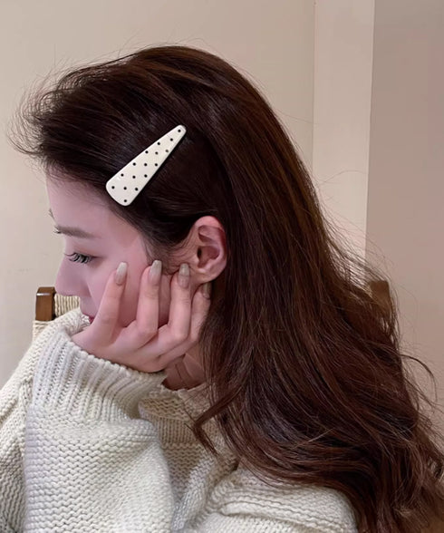 ドット柄 三角ヘアクリップ韓国風 可愛い 大人かわいい 水玉模様スリーピン フェミニン 簡単髪留め きれいめ 髪飾り 上品 ヘアアクセサリー カジュアル プチプラ 88CXH-156