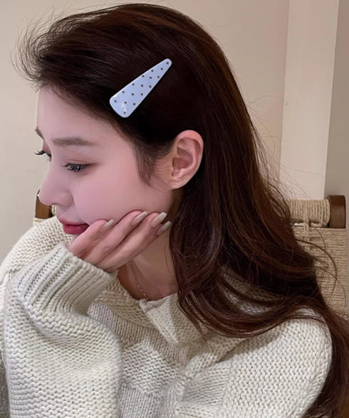 ドット柄 三角ヘアクリップ韓国風 可愛い 大人かわいい 水玉模様スリーピン フェミニン 簡単髪留め きれいめ 髪飾り 上品 ヘアアクセサリー カジュアル プチプラ 88CXH-156