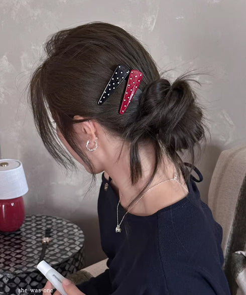 ドット柄 三角ヘアクリップ韓国風 可愛い 大人かわいい 水玉模様スリーピン フェミニン 簡単髪留め きれいめ 髪飾り 上品 ヘアアクセサリー カジュアル プチプラ 88CXH-156