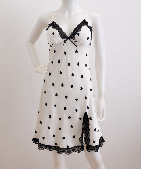 サテン調ベビードール パッド付きパジャマ ルームウェア レディース 滑らか セクシー花柄キャミワンピ 体型カバー レース切り替え ハート柄 Vネック スリット入り 89CHFEN-001