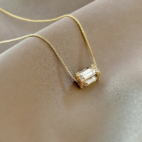 ネックレス チェーン ゴールド きらきら 韓国風 きらきら 可愛い レディース 上品 結婚式 回転するチャーム オシャレ プレゼント デート 89HUAY-007