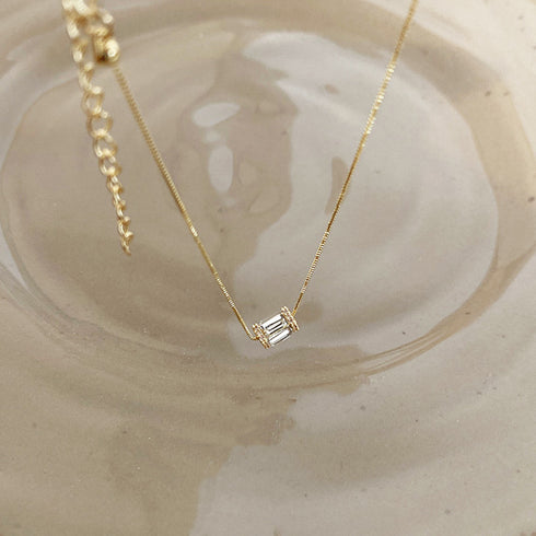 ネックレス チェーン ゴールド きらきら 韓国風 きらきら 可愛い レディース 上品 結婚式 回転するチャーム オシャレ プレゼント デート 89HUAY-007