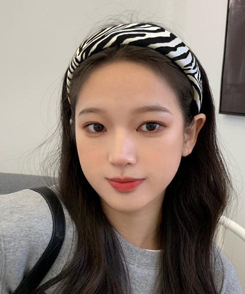 跡つかないカチューシャ ゼブラ柄 韓国風 ヘアアクセサリー 大人可愛い レディース 髪飾り ファッション小物 アニマル柄カチューシャ カジュアル ヘアバンド 洗顔 89HUAY-009