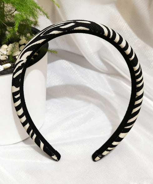跡つかないカチューシャ ゼブラ柄 韓国風 ヘアアクセサリー 大人可愛い レディース 髪飾り ファッション小物 アニマル柄カチューシャ カジュアル ヘアバンド 洗顔 89HUAY-009