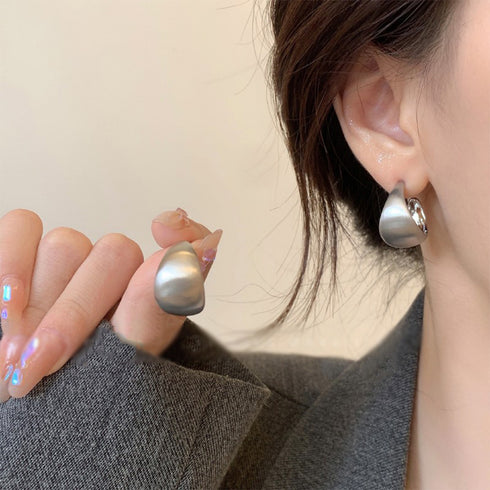 ピアス 大ぶりピアス レディース 韓国風 アクセサリー ジュエリー 大きめピアス 人気 流行 ボリューム プチプラ c型ピアス 両耳用 耳飾り シルバー お洒落 89QLANG-009