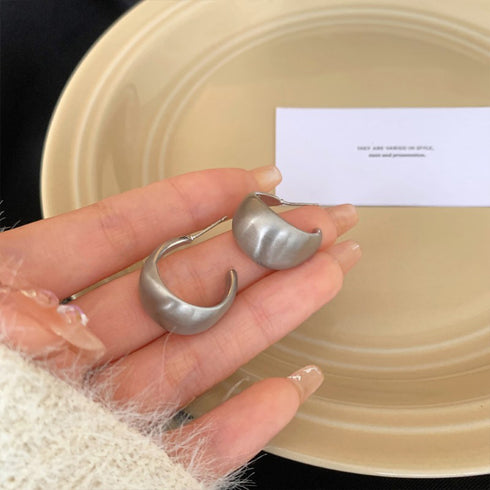 ピアス 大ぶりピアス レディース 韓国風 アクセサリー ジュエリー 大きめピアス 人気 流行 ボリューム プチプラ c型ピアス 両耳用 耳飾り シルバー お洒落 89QLANG-009