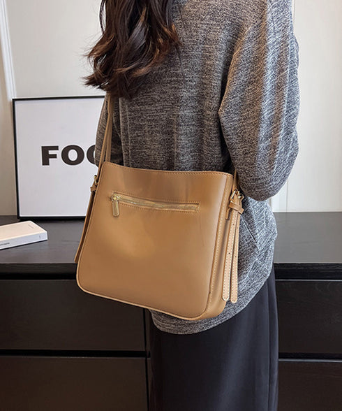 スクエアショルダーバッグ PUレーザー鞄 レディース 斜めがけカバン 通勤通学 オフィスカジュアル合皮かばん 肩掛け フェイクレザーバッグ ワンショルダー鞄 無地 89XFENG-062