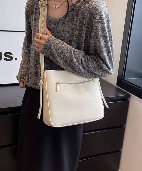 スクエアショルダーバッグ PUレーザー鞄 レディース 斜めがけカバン 通勤通学 オフィスカジュアル合皮かばん 肩掛け フェイクレザーバッグ ワンショルダー鞄 無地 89XFENG-062