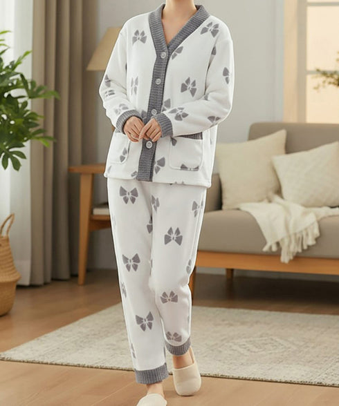 リボン柄 フリースルームウエア上下セット あったか冬パジャマセットアップ 可愛い部屋着2点セット リラックスウエア暖かい フリースカーディガン長ズボンナイトウェア 90NMM-001