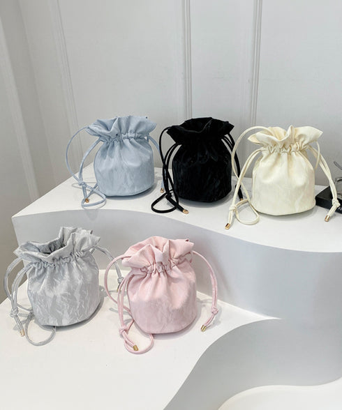 ミニショルダーバッグ 斜め掛け巾着バッグ レディース トレンド シルバーバッグ ミニバッグ 大人かわいい コンパクト鞄 使いやすいポシェット 韓国風バケットバッグ 90BAIGOU-004