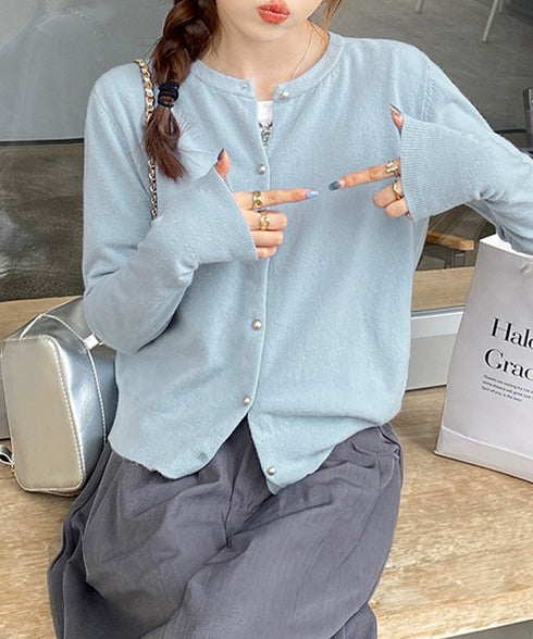 金ボタンショートニットカーディガン韓国風 レディース シンプル ベーシック定番ニット ゴールドボタン羽織り コンパクトニットトップス長袖クルーネックニットセーター 90CHENXINI-028