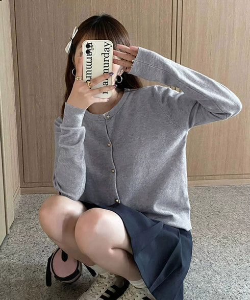 金ボタンショートニットカーディガン韓国風 レディース シンプル ベーシック定番ニット ゴールドボタン羽織り コンパクトニットトップス長袖クルーネックニットセーター 90CHENXINI-028