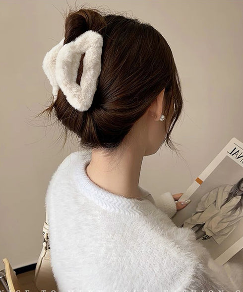 ファーバンスクリップ 韓国 ヘアクリップ ヘアアクセサリー きれいめクリップ 大きめ まとめ髪グッズ 簡単ヘアアレンジ 髪留め 大人かわいい お洒落 髪飾り 秋冬 90FXZ-002