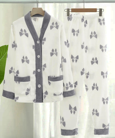 リボン柄 フリースルームウエア上下セット あったか冬パジャマセットアップ 可愛い部屋着2点セット リラックスウエア暖かい フリースカーディガン長ズボンナイトウェア 90NMM-001