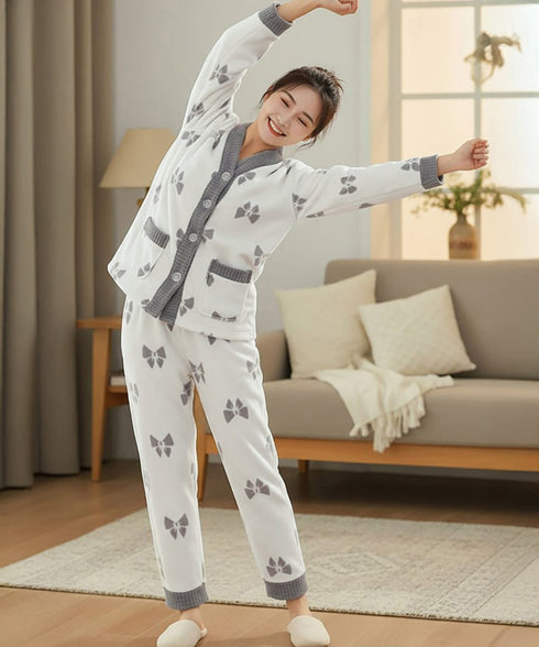 リボン柄 フリースルームウエア上下セット あったか冬パジャマセットアップ 可愛い部屋着2点セット リラックスウエア暖かい フリースカーディガン長ズボンナイトウェア 90NMM-001