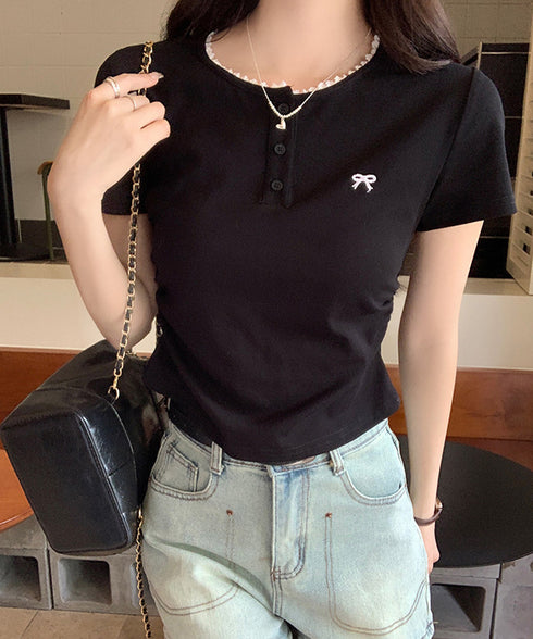 ワンポイントリボンTシャツレース配色半袖 レディース ヘンリーネック半袖T リボン刺しゅうタイトトップス 可愛いコンパクトtシャツ サイドギャザー 細身カットソー 90XINM-001