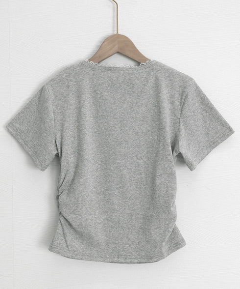 ワンポイントリボンTシャツレース配色半袖 レディース ヘンリーネック半袖T リボン刺しゅうタイトトップス 可愛いコンパクトtシャツ サイドギャザー 細身カットソー 90XINM-001
