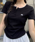 ワンポイントリボンTシャツレース配色半袖 レディース ヘンリーネック半袖T リボン刺しゅうタイトトップス 可愛いコンパクトtシャツ サイドギャザー 細身カットソー 90XINM-001