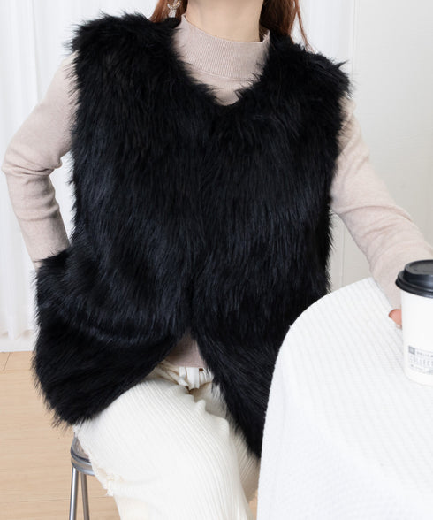 フェイクファーベスト ふわふわファージレ エコファーボリュームベスト 大人可愛いトレンドファージャケットノースリーブ 高見え ノーカラーアウター秋冬 ポケット付き 90XYHM-001