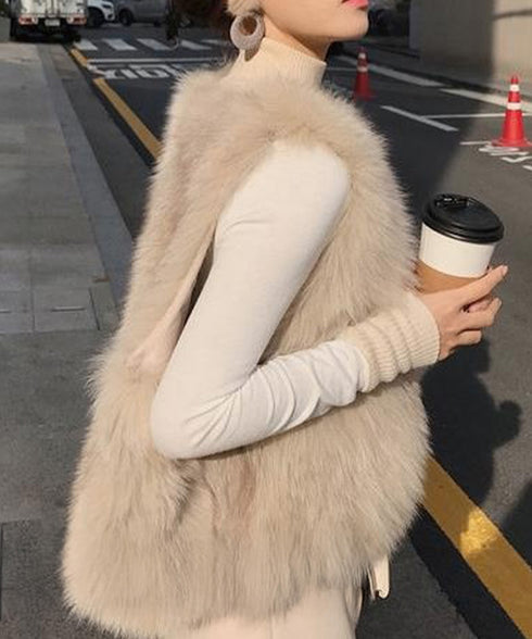 フェイクファーベスト ふわふわファージレ エコファーボリュームベスト 大人可愛いトレンドファージャケットノースリーブ 高見え ノーカラーアウター秋冬 ポケット付き 90XYHM-001