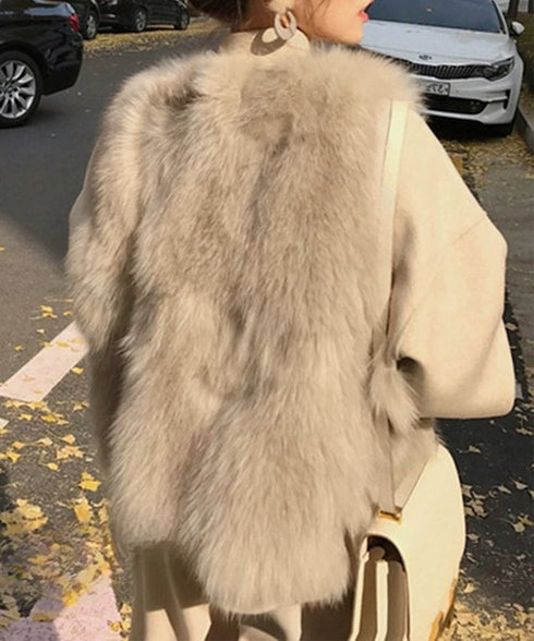 フェイクファーベスト ふわふわファージレ エコファーボリュームベスト 大人可愛いトレンドファージャケットノースリーブ 高見え ノーカラーアウター秋冬 ポケット付き 90XYHM-001