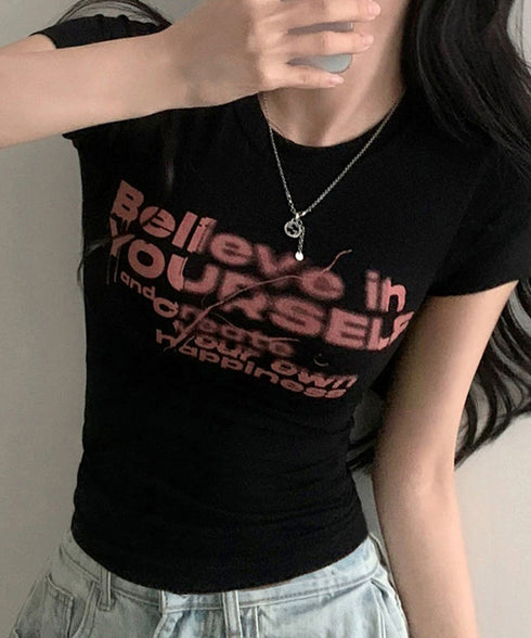 タイトロゴTシャツグラフィック半袖韓国風 大人カジュアル英字プリントトップス クルーネックタイトtシャツ ストリート系女子甘辛ミックス春夏服 コンパクトカットソー 92HANPINFS-006