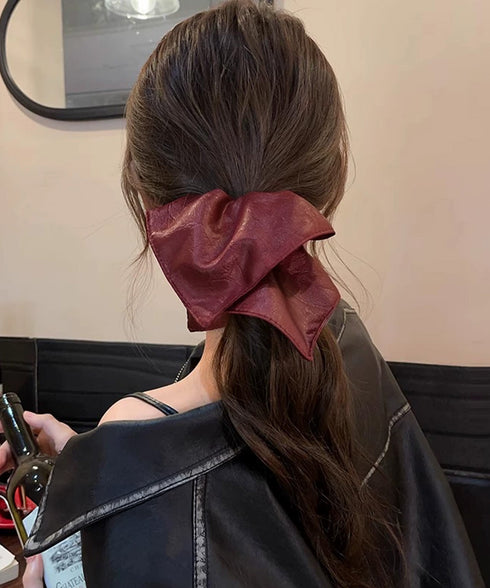 フェイクレザーシュシュ レトロ ヘアゴム おしゃれヘアアクセサリー マット質感 韓国風ヘアアレンジ 大人可愛い髪飾り 高級感ポニーテール まとめ髪グッズ跡つかない 92YANQIN-001