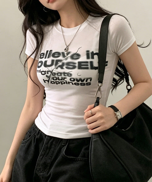 タイトロゴTシャツグラフィック半袖韓国風 大人カジュアル英字プリントトップス クルーネックタイトtシャツ ストリート系女子甘辛ミックス春夏服 コンパクトカットソー 92HANPINFS-006