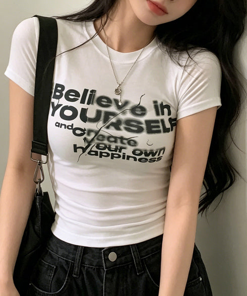 タイトロゴTシャツグラフィック半袖韓国風 大人カジュアル英字プリントトップス クルーネックタイトtシャツ ストリート系女子甘辛ミックス春夏服 コンパクトカットソー 92HANPINFS-006