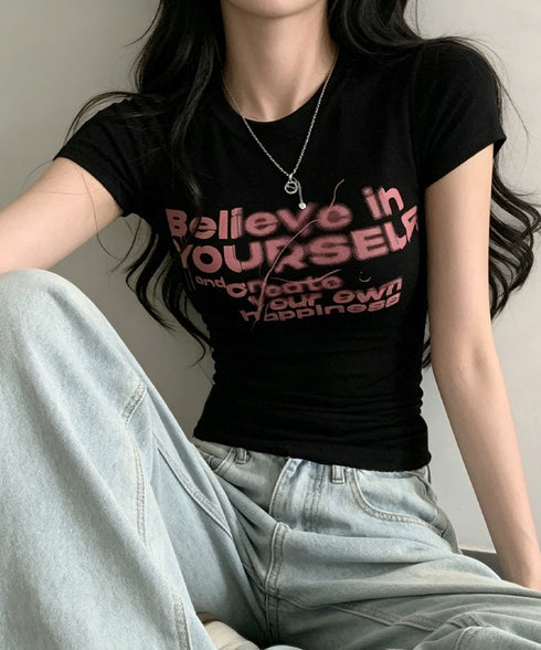 タイトロゴTシャツグラフィック半袖韓国風 大人カジュアル英字プリントトップス クルーネックタイトtシャツ ストリート系女子甘辛ミックス春夏服 コンパクトカットソー 92HANPINFS-006