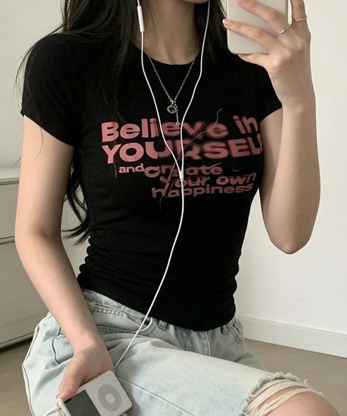 タイトロゴTシャツグラフィック半袖韓国風 大人カジュアル英字プリントトップス クルーネックタイトtシャツ ストリート系女子甘辛ミックス春夏服 コンパクトカットソー 92HANPINFS-006