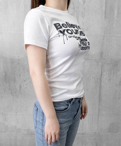 タイトロゴTシャツグラフィック半袖韓国風 大人カジュアル英字プリントトップス クルーネックタイトtシャツ ストリート系女子甘辛ミックス春夏服 コンパクトカットソー 92HANPINFS-006