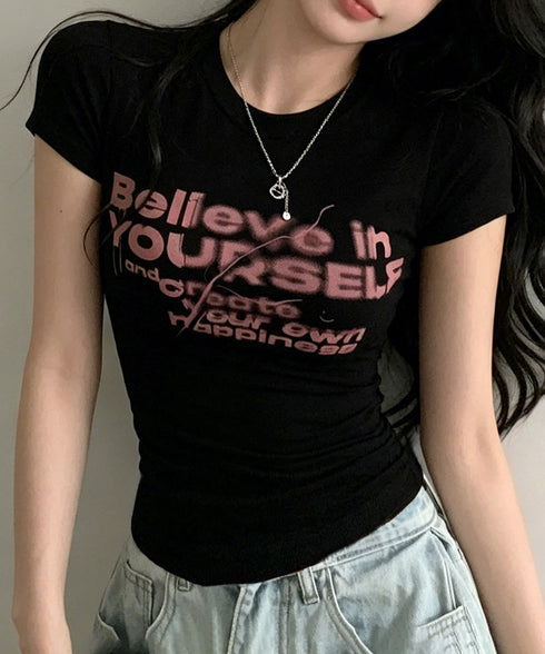 タイトロゴTシャツグラフィック半袖韓国風 大人カジュアル英字プリントトップス クルーネックタイトtシャツ ストリート系女子甘辛ミックス春夏服 コンパクトカットソー 92HANPINFS-006