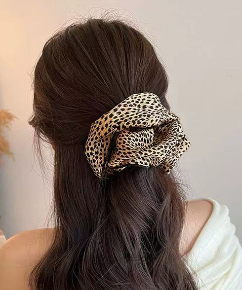 レオパード柄シュシュ ボリューム 髪飾り 大人可愛いヘアゴム ヒョウ柄 髪どめ アニマル柄 ヘアアクセサリー レトロ 韓国風 軽いヘアアレンジ小物 簡単まとめ髪 92HAOXI-001