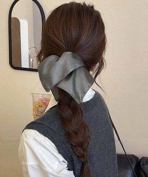 フェイクレザーシュシュ レトロ ヘアゴム おしゃれヘアアクセサリー マット質感 韓国風ヘアアレンジ 大人可愛い髪飾り 高級感ポニーテール まとめ髪グッズ跡つかない 92YANQIN-001