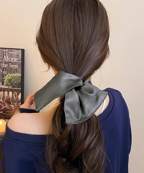 フェイクレザーシュシュ レトロ ヘアゴム おしゃれヘアアクセサリー マット質感 韓国風ヘアアレンジ 大人可愛い髪飾り 高級感ポニーテール まとめ髪グッズ跡つかない 92YANQIN-001