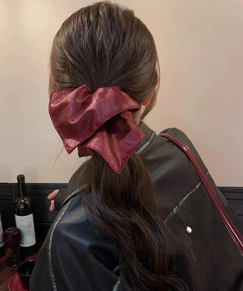 フェイクレザーシュシュ レトロ ヘアゴム おしゃれヘアアクセサリー マット質感 韓国風ヘアアレンジ 大人可愛い髪飾り 高級感ポニーテール まとめ髪グッズ跡つかない 92YANQIN-001
