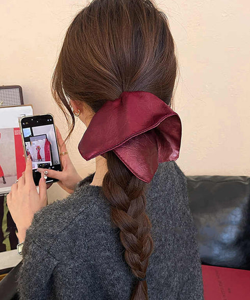 フェイクレザーシュシュ レトロ ヘアゴム おしゃれヘアアクセサリー マット質感 韓国風ヘアアレンジ 大人可愛い髪飾り 高級感ポニーテール まとめ髪グッズ跡つかない 92YANQIN-001