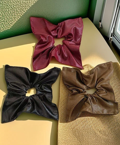 フェイクレザーシュシュ レトロ ヘアゴム おしゃれヘアアクセサリー マット質感 韓国風ヘアアレンジ 大人可愛い髪飾り 高級感ポニーテール まとめ髪グッズ跡つかない 92YANQIN-001