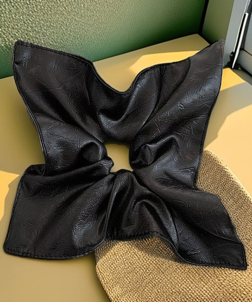 フェイクレザーシュシュ レトロ ヘアゴム おしゃれヘアアクセサリー マット質感 韓国風ヘアアレンジ 大人可愛い髪飾り 高級感ポニーテール まとめ髪グッズ跡つかない 92YANQIN-001