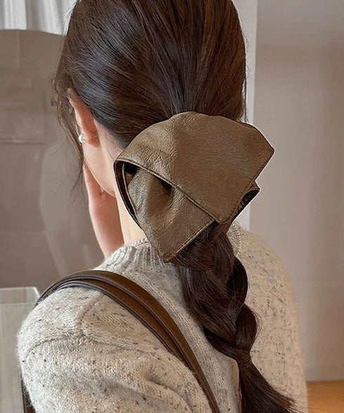 フェイクレザーシュシュ レトロ ヘアゴム おしゃれヘアアクセサリー マット質感 韓国風ヘアアレンジ 大人可愛い髪飾り 高級感ポニーテール まとめ髪グッズ跡つかない 92YANQIN-001