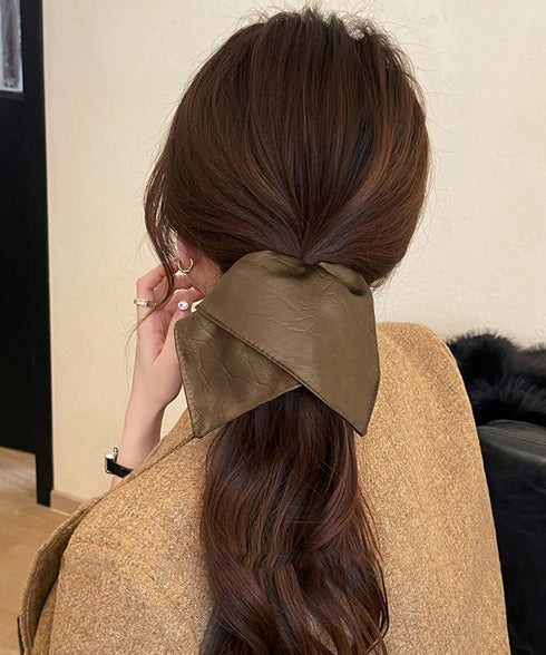 フェイクレザーシュシュ レトロ ヘアゴム おしゃれヘアアクセサリー マット質感 韓国風ヘアアレンジ 大人可愛い髪飾り 高級感ポニーテール まとめ髪グッズ跡つかない 92YANQIN-001