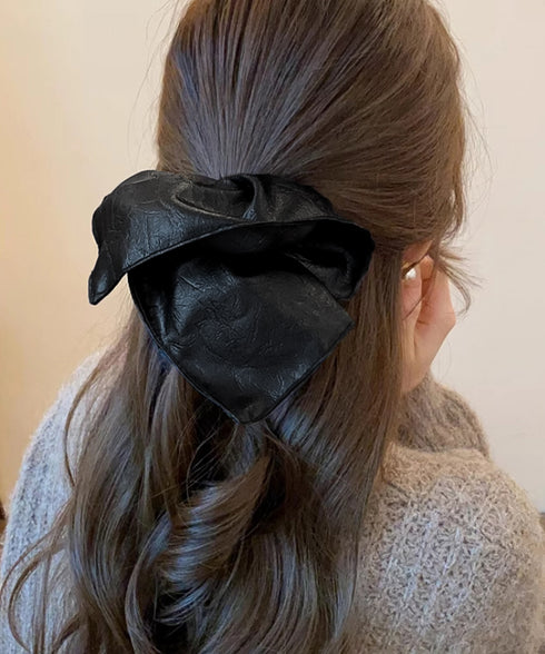 フェイクレザーシュシュ レトロ ヘアゴム おしゃれヘアアクセサリー マット質感 韓国風ヘアアレンジ 大人可愛い髪飾り 高級感ポニーテール まとめ髪グッズ跡つかない 92YANQIN-001