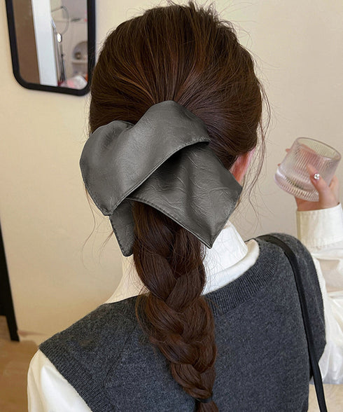 フェイクレザーシュシュ レトロ ヘアゴム おしゃれヘアアクセサリー マット質感 韓国風ヘアアレンジ 大人可愛い髪飾り 高級感ポニーテール まとめ髪グッズ跡つかない 92YANQIN-001